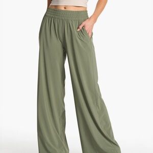 Vuori villa pant in pistachio green